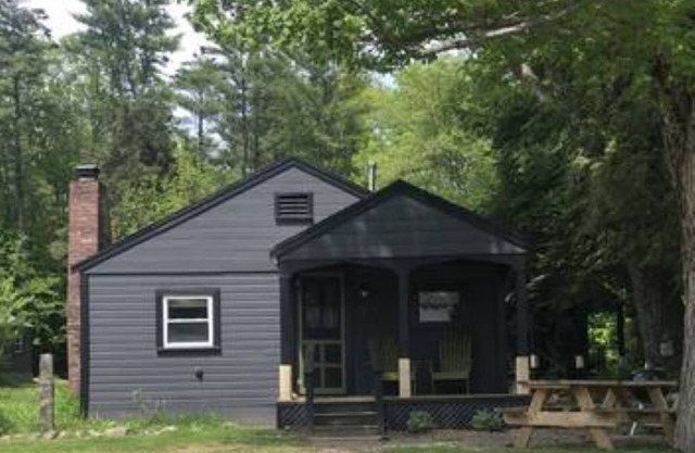 Lakeside Cottage with Kitchen
