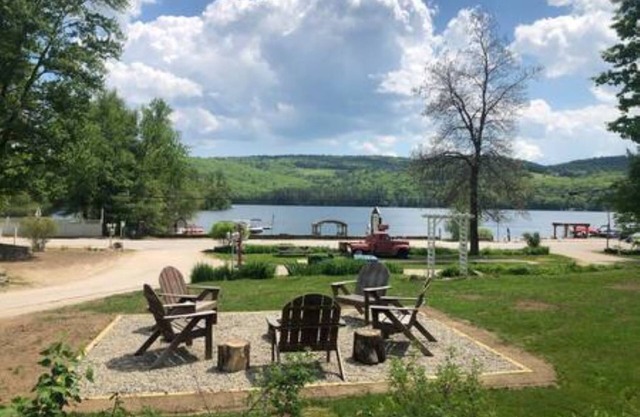 Lakeside Cottage with Kitchen