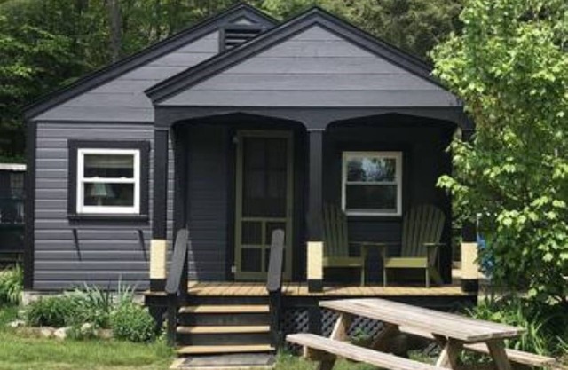 Lakeside Cottage with Kitchen