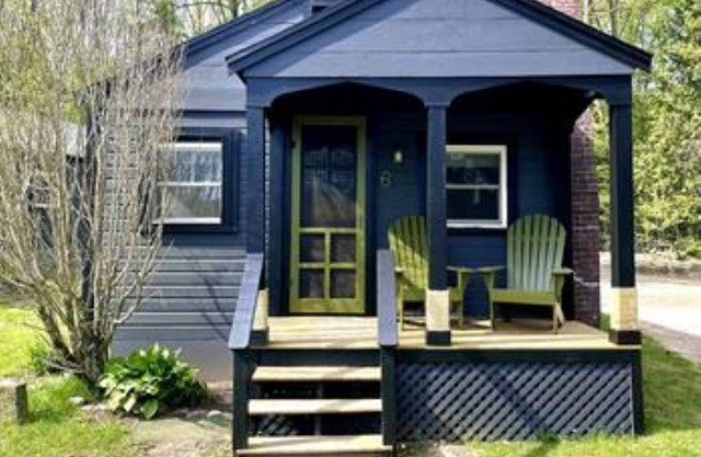 Lakeside Cottage with Kitchen