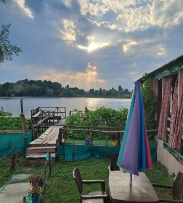 LakeSide Homestay Srinagar