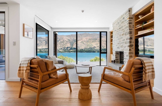 Lakeside Luxury 2 Bedroom