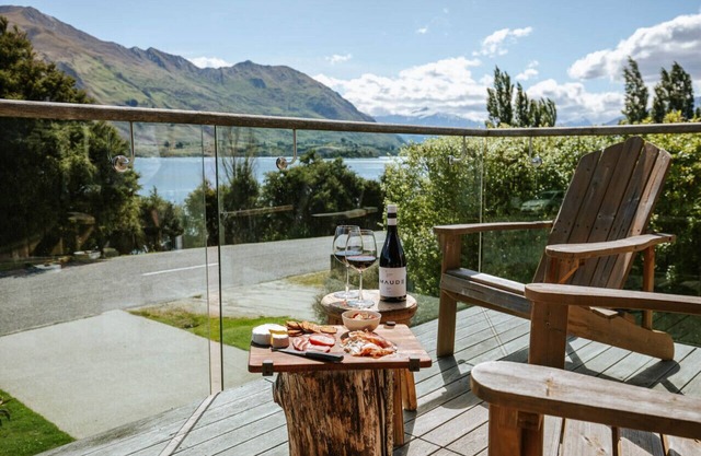 Lakeside Road · Large vacation home beside Lake Wanaka.