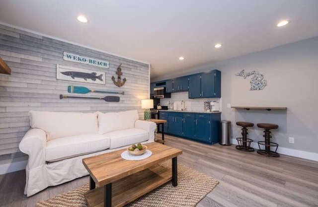 Lakeside Serenity: One-Bedroom Villa