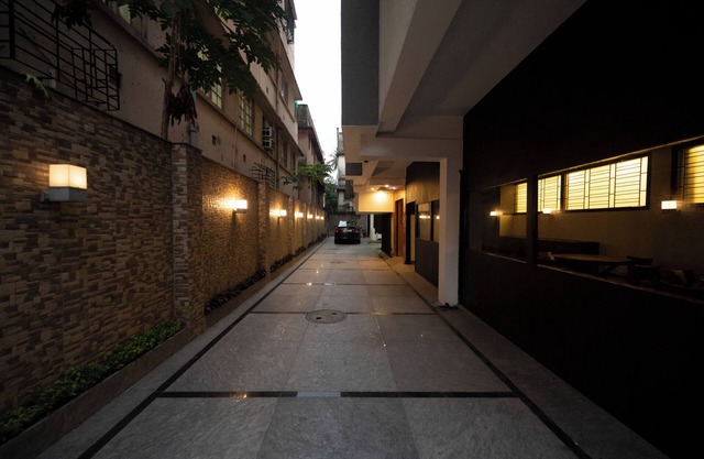 LAKESIDE SUITES