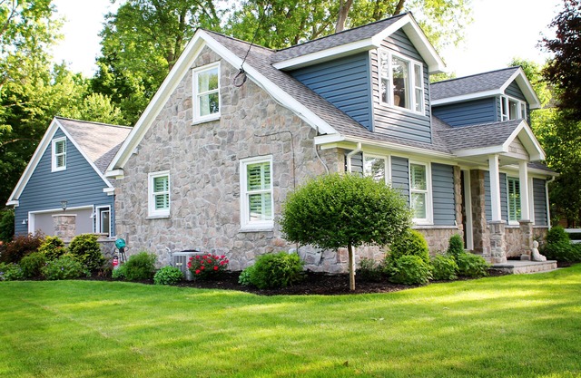 Lakeview Luxury, Lakewood 4 bdrm 2 full 2 1/2 bath. Certificate # 2236