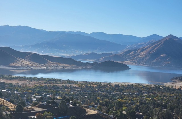 Lakeview Retreat: A Spacious Dog-Friendly Escape with Breathtaking Views