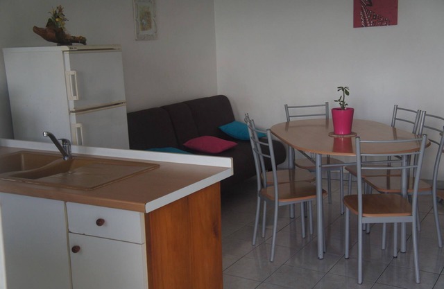 Lamentin: Pretty F3 in quiet corner and breathtaking views of the city