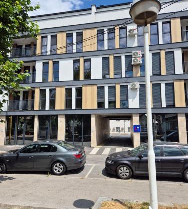 Lana Apartmani Autor