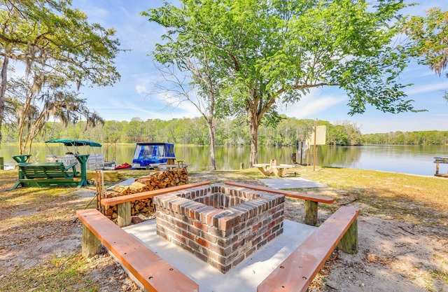Lanai & Fire Pit: Riverfront Studio in Chiefland!