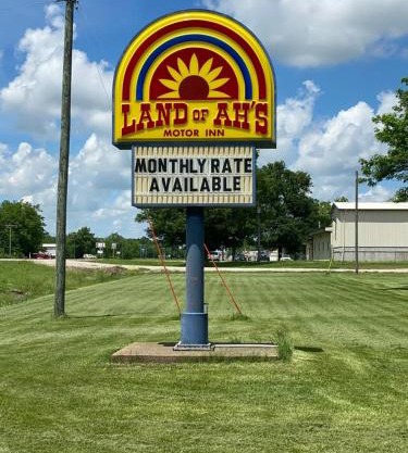 Land of Ahs Motor Inn
