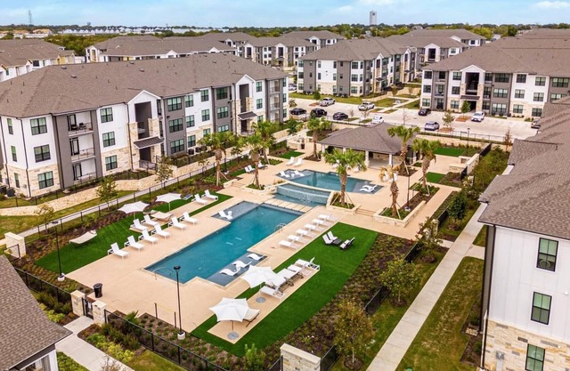 Landing | Amazing 1BD, Courtyard, Pool