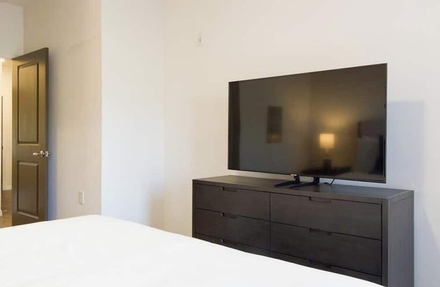 Landing at Gateway North Apartment Homes - 1 Bedroom in Downtown Largo