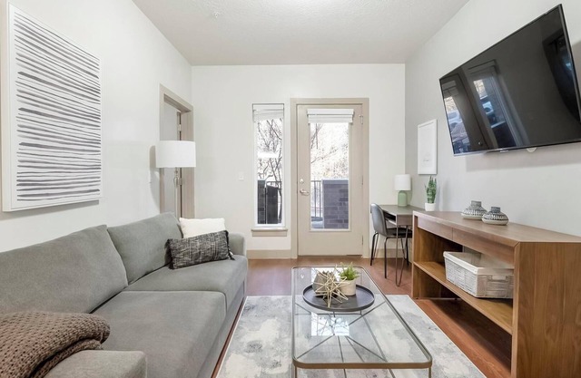 Landing | Beautiful 1BD, Pool, Gym