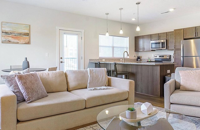 Landing | Beautiful 2BD, Courtyard, Clubhouse