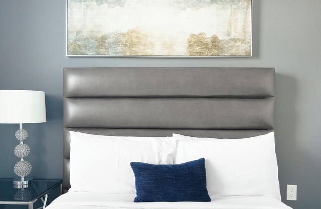 Landing | Chic 1BD, Gym, Pool
