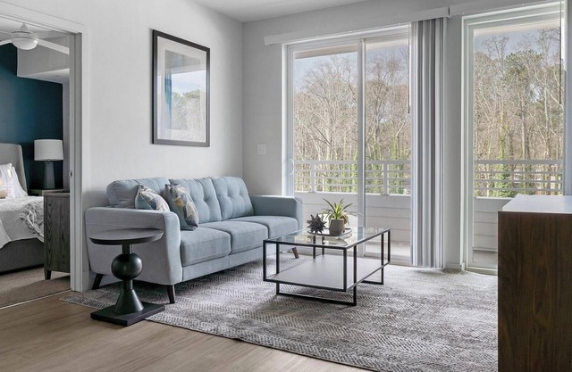 Landing | Chic 2BD, Clubhouse, Pool