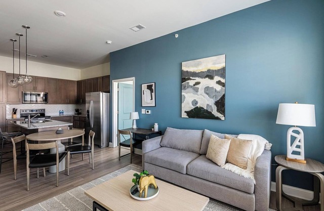 Landing | Chic 2BD, Clubhouse, Pool