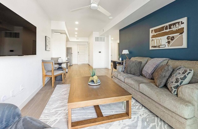 Landing | Modern 1BD, Gym, Pool