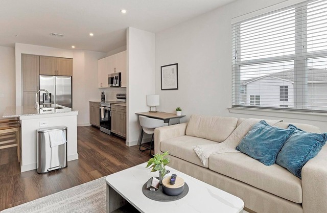 Landing | Modern 1BD, Pool, Gym