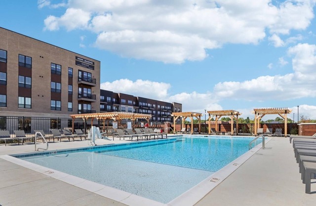 Landing | Modern 1BD, Gym, Rooftop Lounge