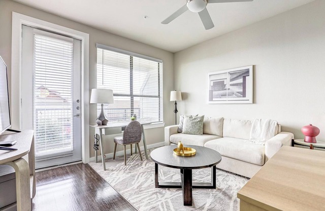 Landing | Modern 1BD, Pool, Rooftop Lounge