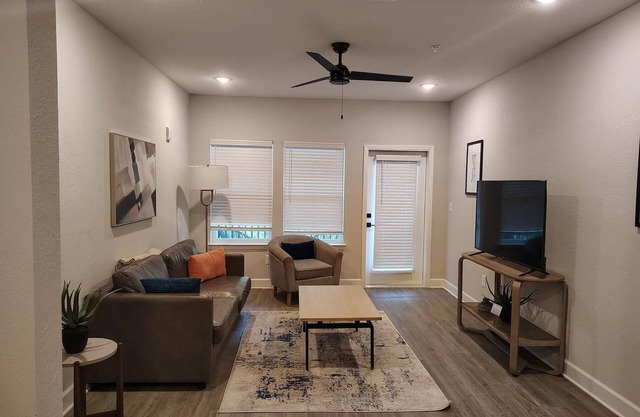 Landing | Modern 2BD, Gym, Pool