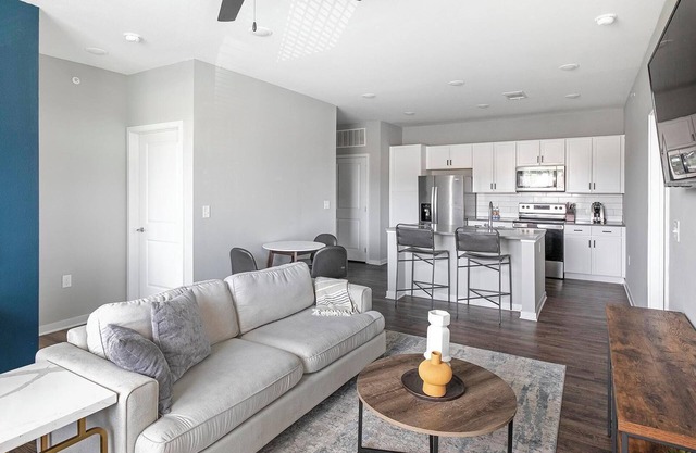 Landing | Modern 2BD, Pool, Gym