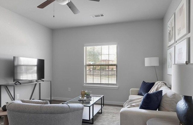 Landing | Stunning 1BD, Pool, Gym