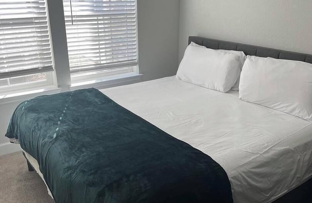 Landing | Stylish 1BD, Gym, Pool