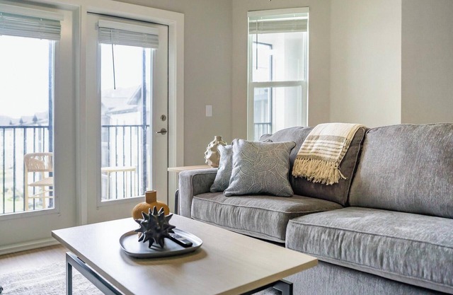 Landing | Stylish 1BD, Pool, Clubhouse