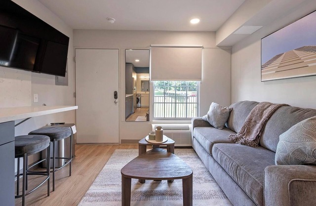 Landing | Stylish Studio in Downtown Hermitage