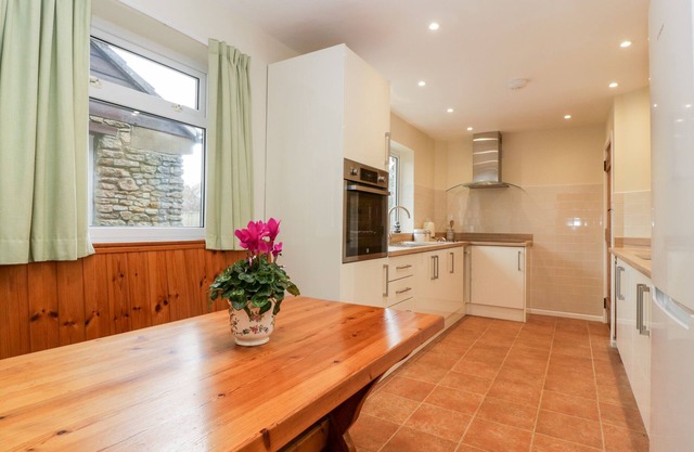 LANES END, family friendly, character holiday cottage in Chetnole
