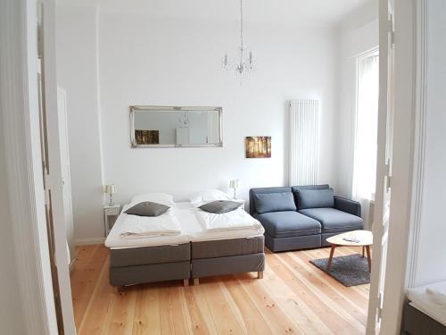 LANG Re by ROCKCHAIR Apartments l SUPERHOST Status l 2 Bedrooms Boxspringbeds in City Center - Cozy Family & Business Flair welcomes you!