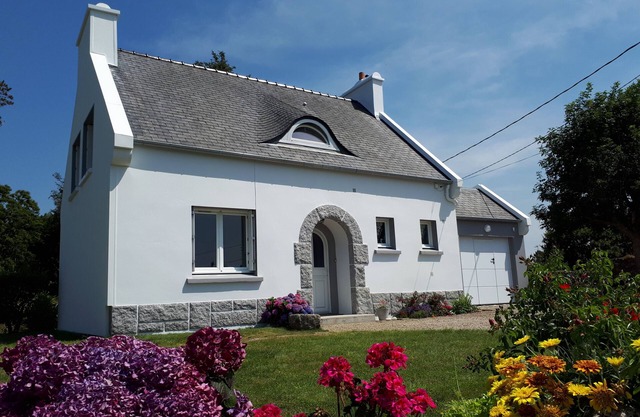 Lanildut. Close to the sea and the GR34. Maximum 6 pers.