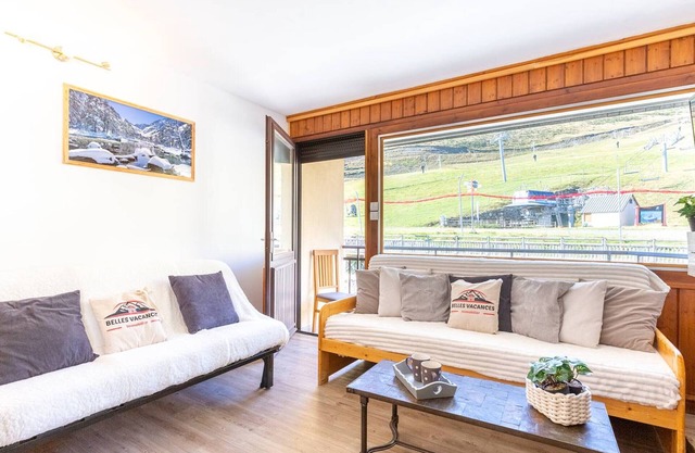Large 13 pers. apartment at the foot of slopes in Saint-Lary-Soulan