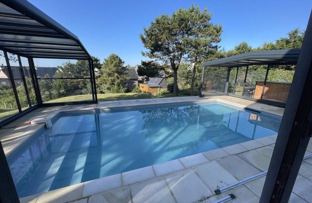Large 14 Pers villa with heated pool 200 m from the sea