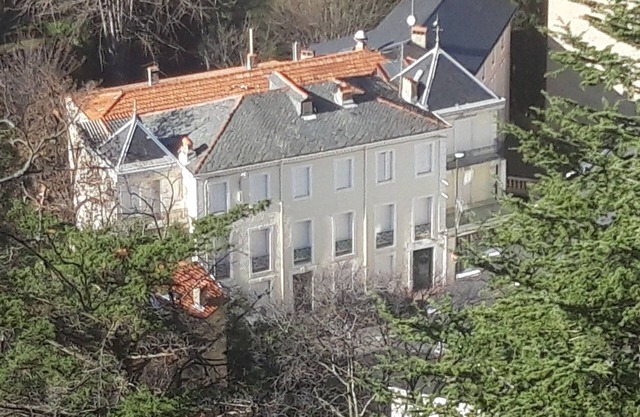 Large 17 bedroom holiday home in French Pyrenees with private garden and pool