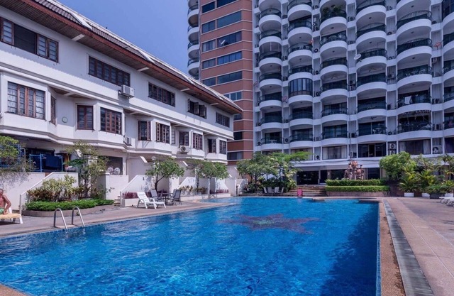 Large 1BR Condo 2Beds 4ppl @Hillside 4