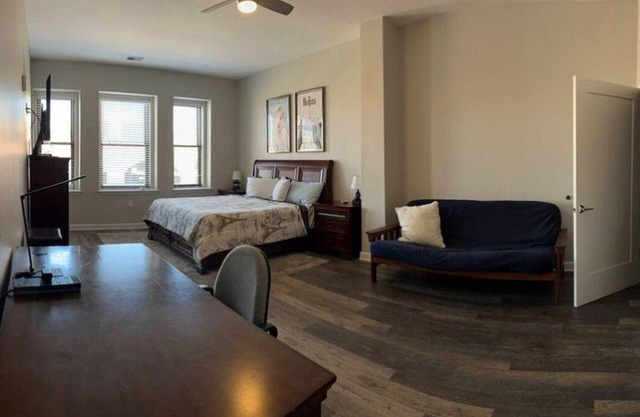 Large 2 King BR Condo in Theater District w Free Parking Gym Secure Walkable