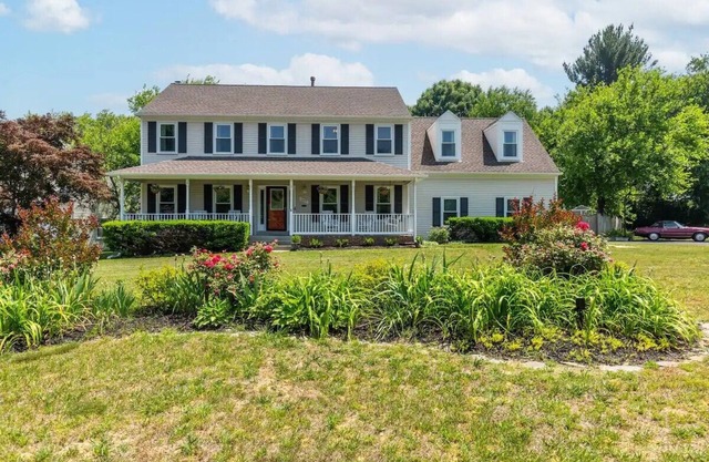 Large 5 BR 9 Beds Near DC/Pool/Hot Tub/Gym/Game Rm/Fire Pit