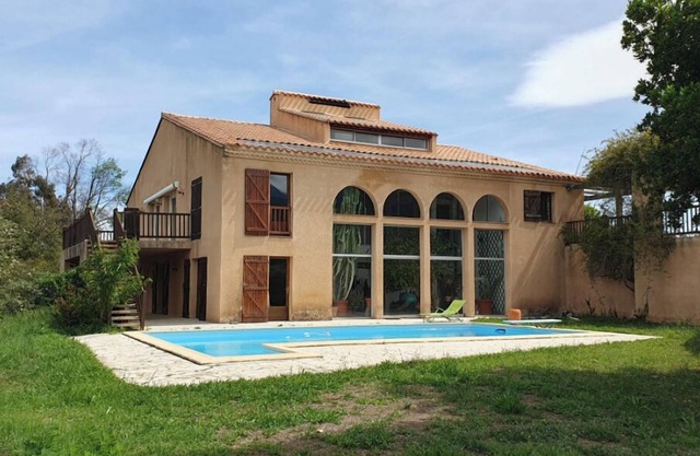 Large atypical villa, in the heart of nature, between sea and mountains, at the foot of the Canigou mountains