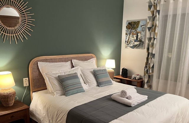Large bed and breakfast, 10 'from Perpignan