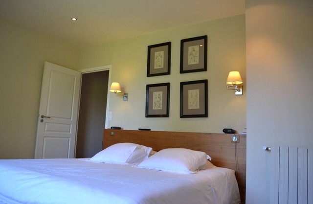 Large Bordelais Golf House with swimming pool