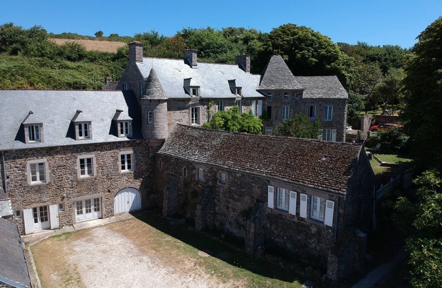 large capacity gîte, close to hiking trails and surf school