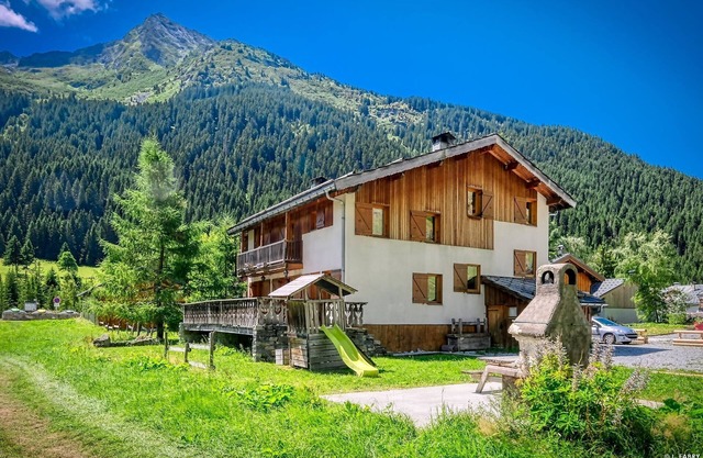 Large chalet, moutain view, outdoor activities