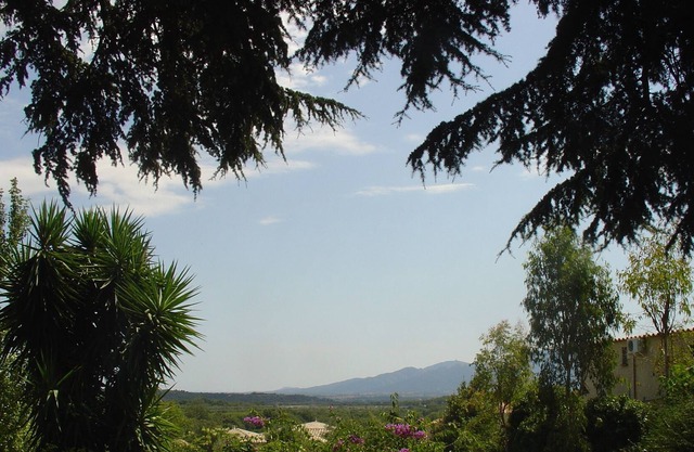 Large "Charming house", breathtaking view, large garden, pool, very quiet.