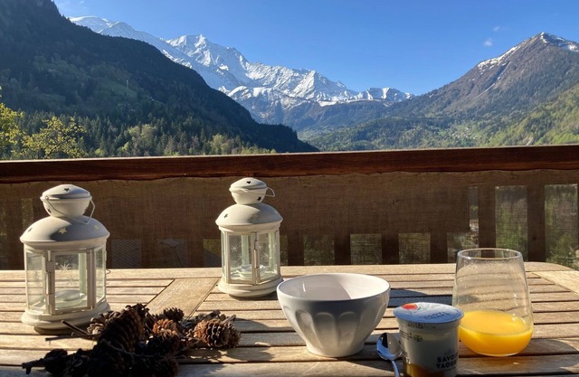 Large, comfortable apartment in a chalet near Chamonix