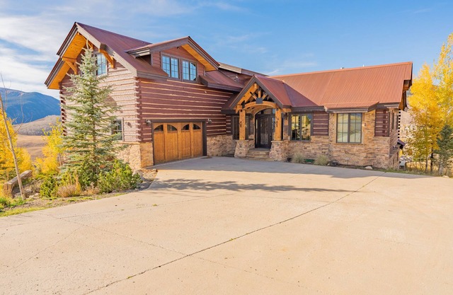 Large, comfortable, slope-side home!