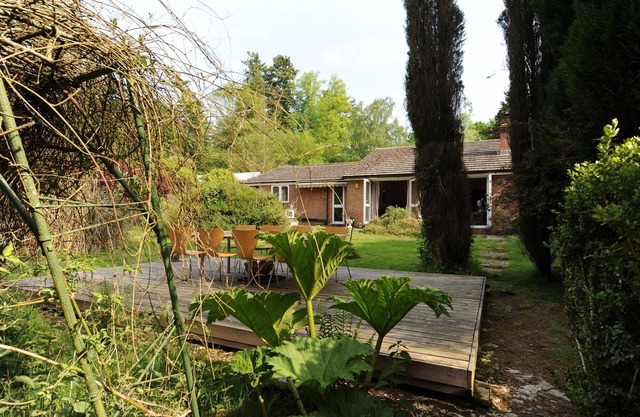 Large cottage Amazing location! Family group or friends up to 24 people!